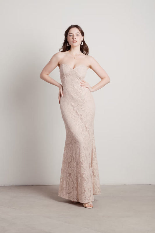 Tobi Adelyn Lace Sweetheart Maxi Dress