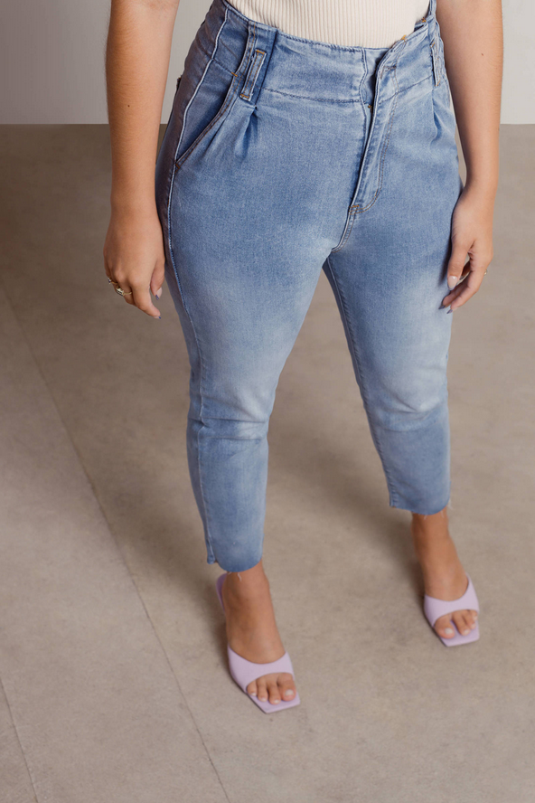 Tobi Cheviot Hills Tapered Jeans - Light Wash