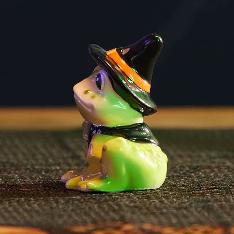 Cracker Barrel Frog Witch Mini Salt Shaker