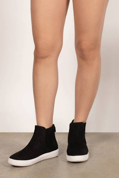 Tobi Steve Madden Clarita Black Sneakers